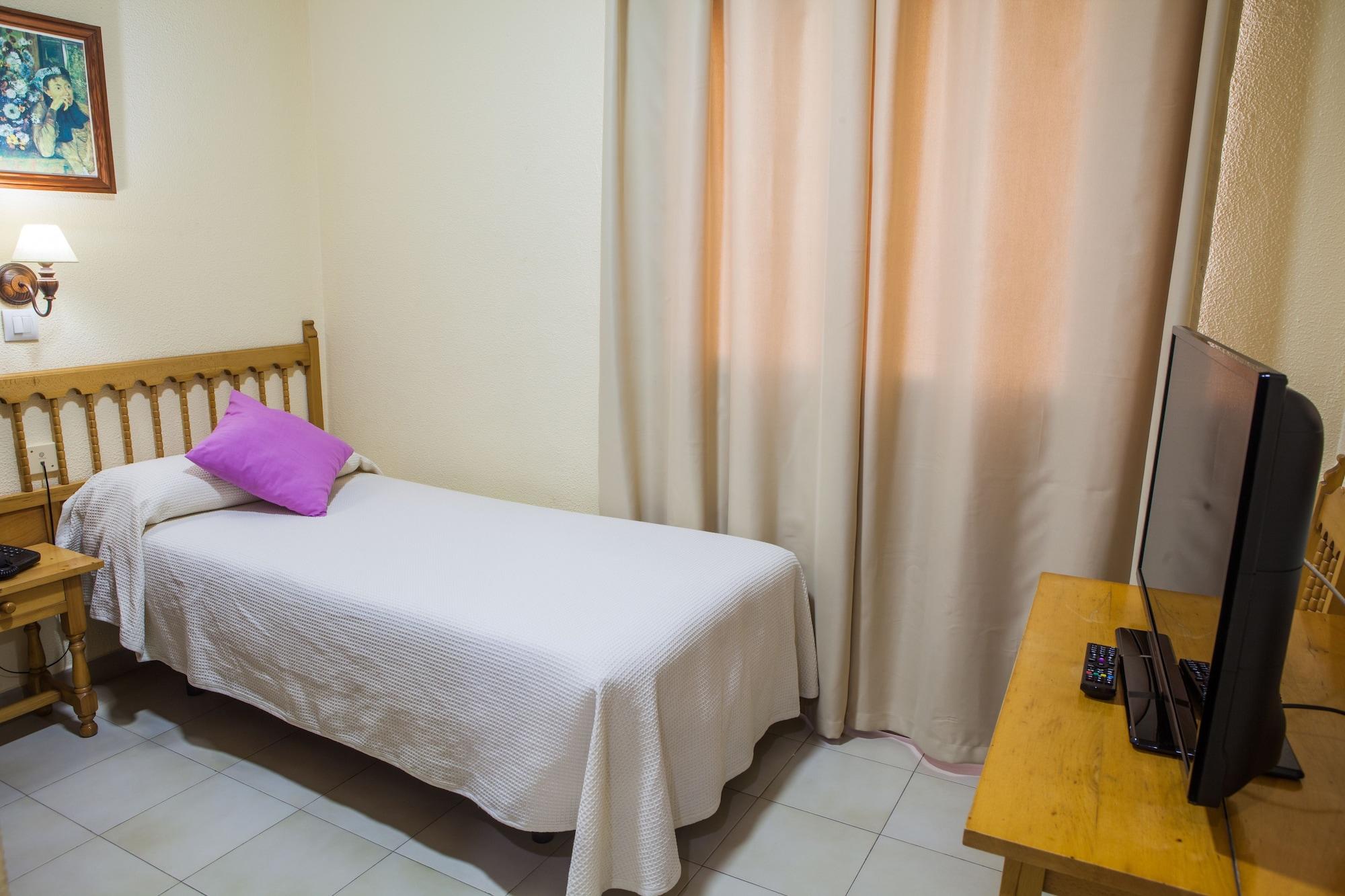 Hotel Tres Jotas Conil Conil De La Frontera Dış mekan fotoğraf