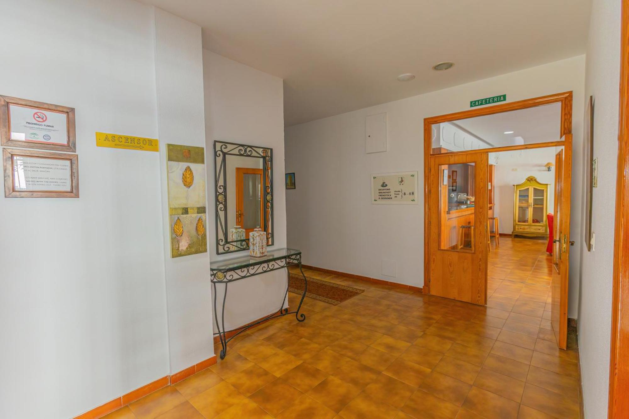 Hotel Tres Jotas Conil Conil De La Frontera Dış mekan fotoğraf