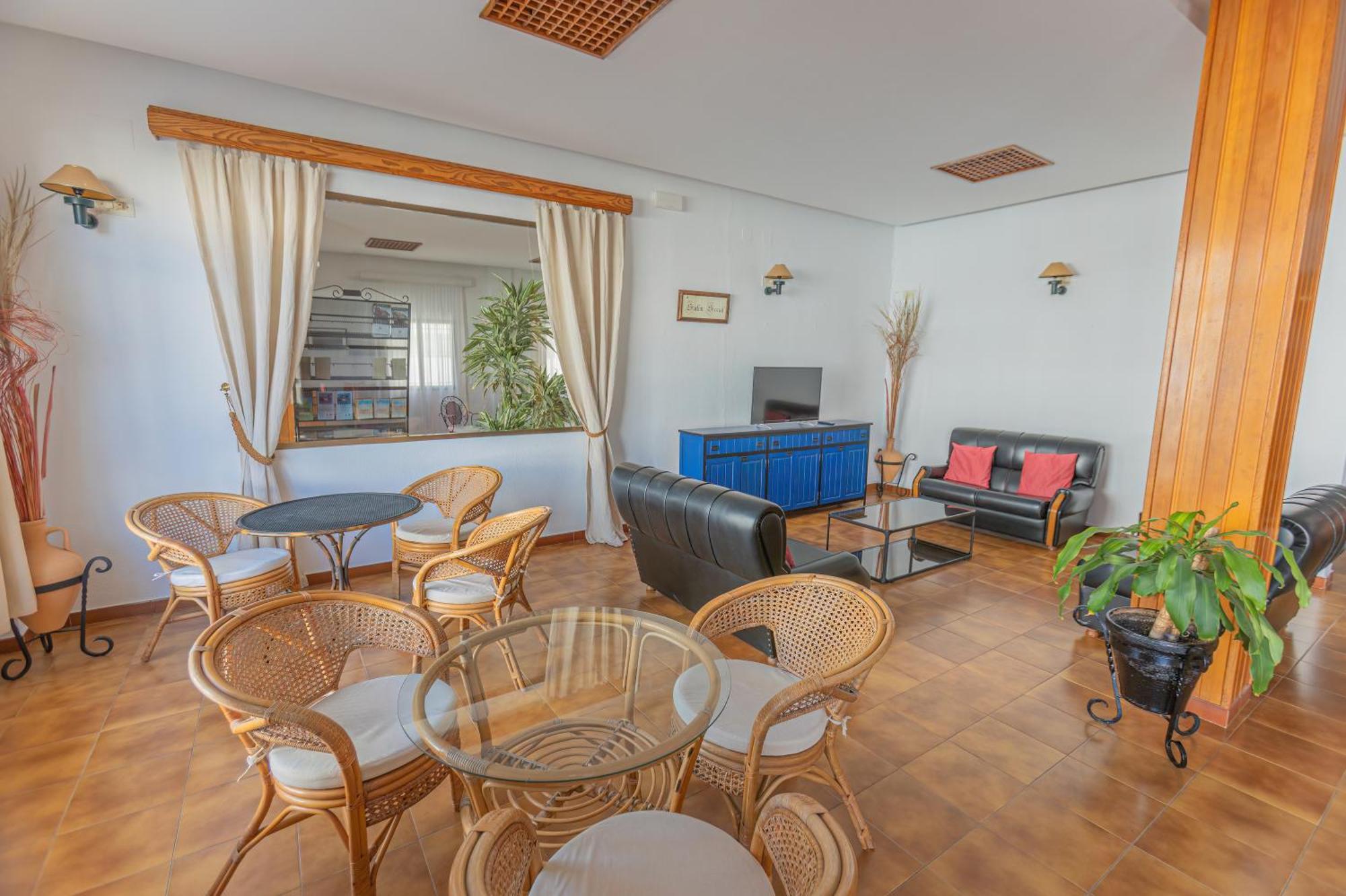 Hotel Tres Jotas Conil Conil De La Frontera Dış mekan fotoğraf