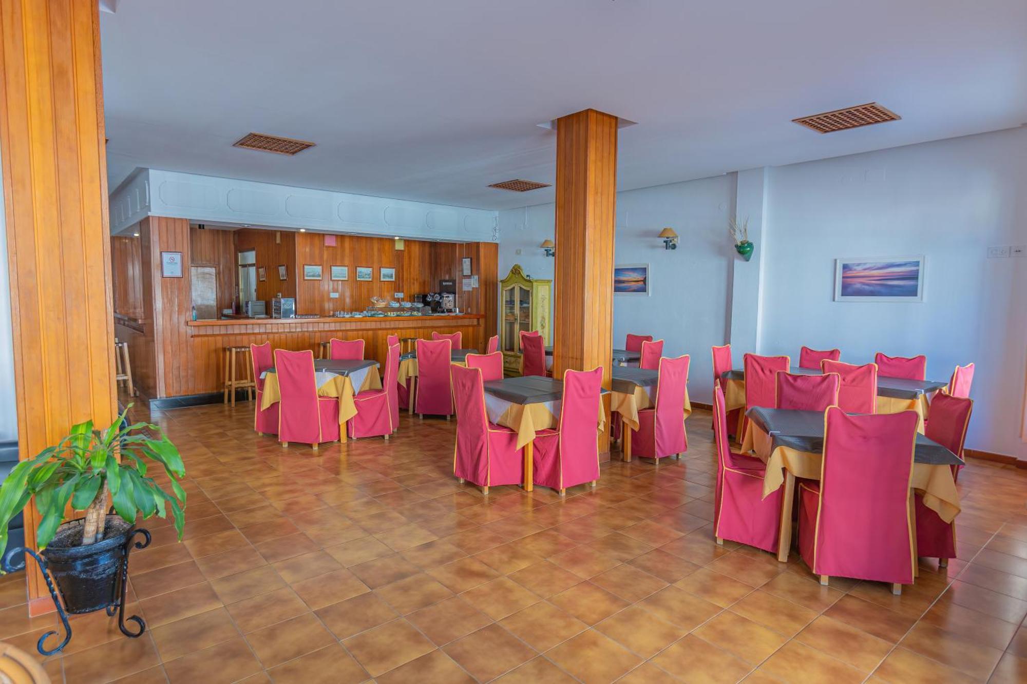 Hotel Tres Jotas Conil Conil De La Frontera Dış mekan fotoğraf