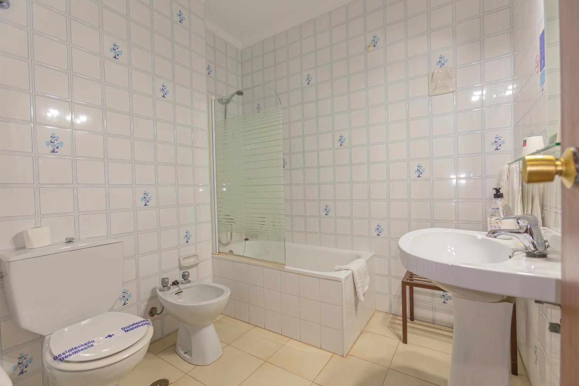Hotel Tres Jotas Conil Conil De La Frontera Dış mekan fotoğraf