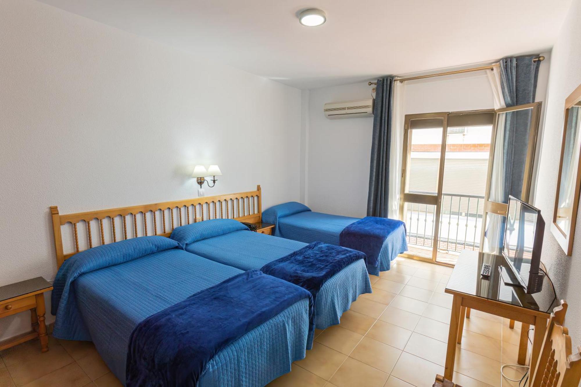 Hotel Tres Jotas Conil Conil De La Frontera Dış mekan fotoğraf