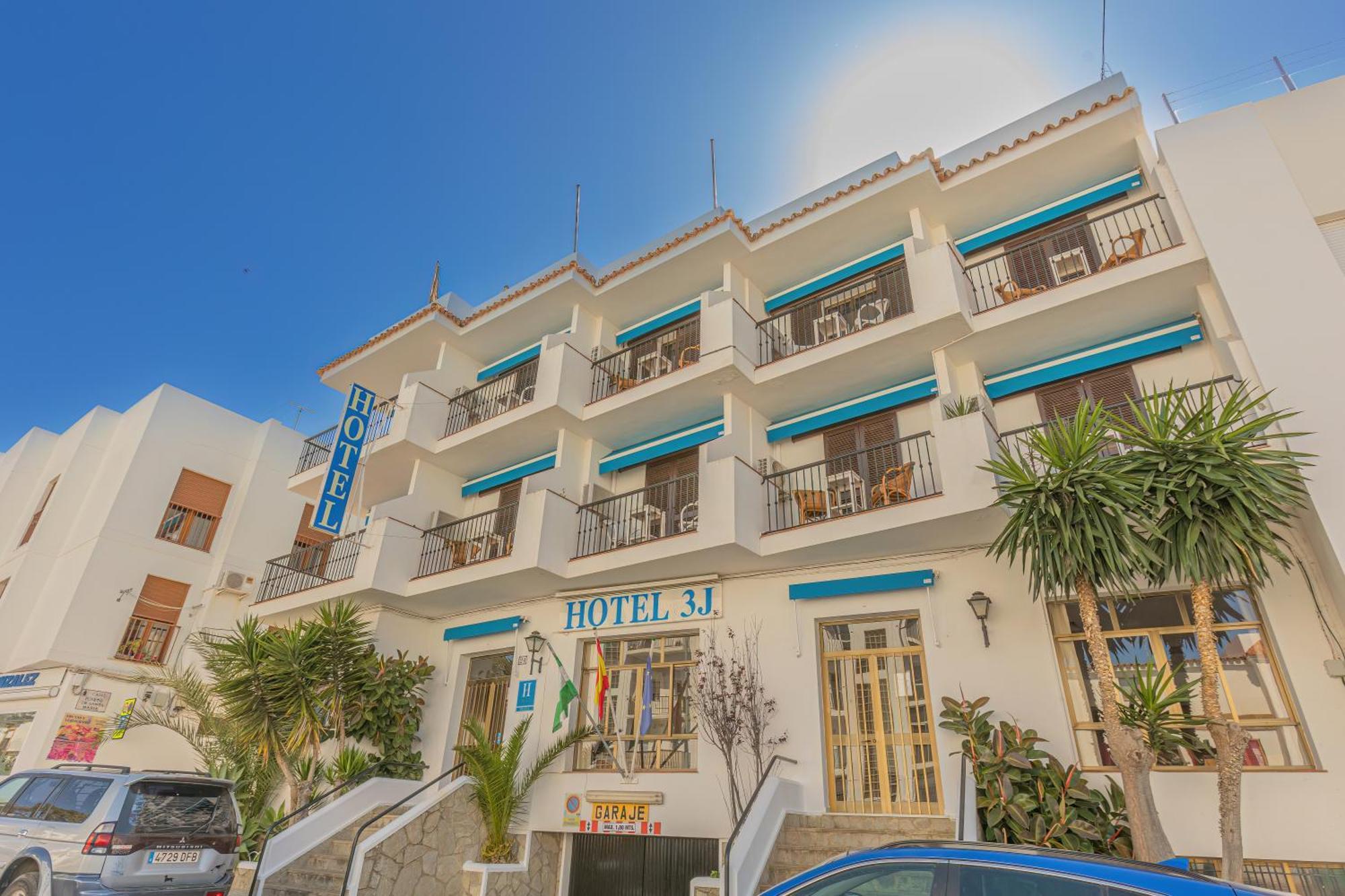 Hotel Tres Jotas Conil Conil De La Frontera Dış mekan fotoğraf
