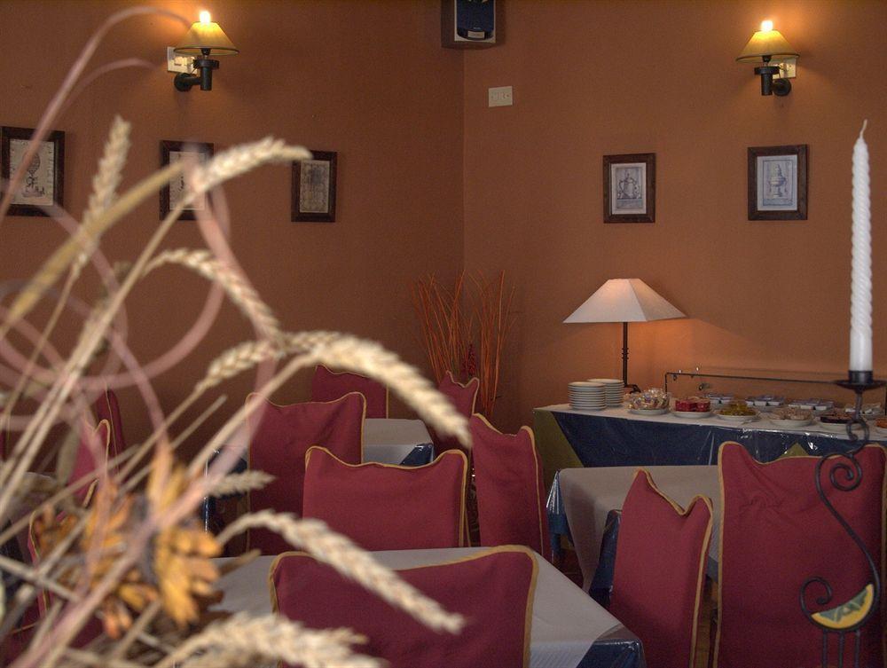 Hotel Tres Jotas Conil Conil De La Frontera Restoran fotoğraf