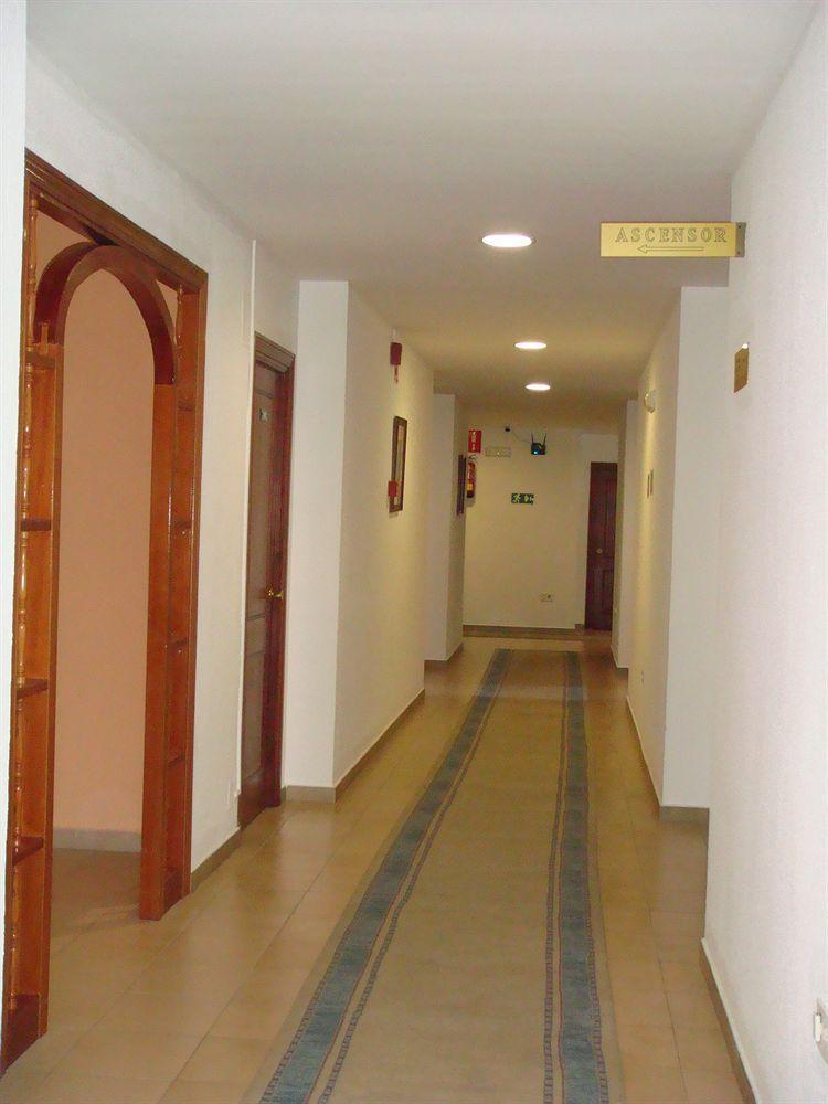 Hotel Tres Jotas Conil Conil De La Frontera Dış mekan fotoğraf