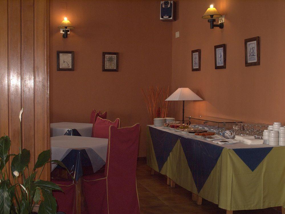 Hotel Tres Jotas Conil Conil De La Frontera Dış mekan fotoğraf