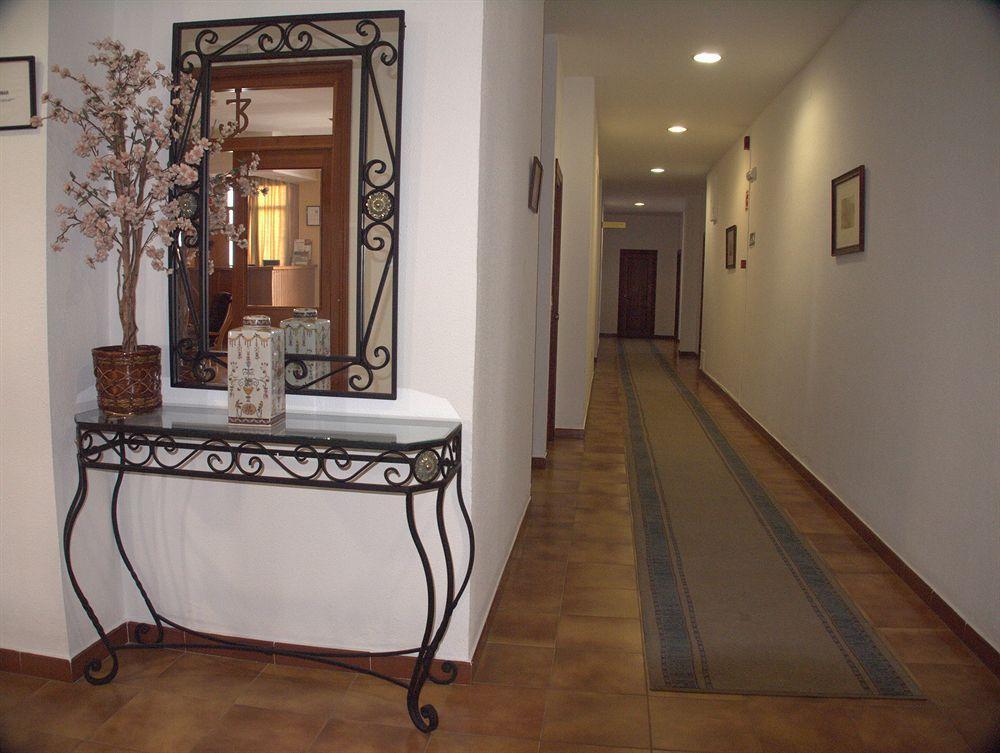 Hotel Tres Jotas Conil Conil De La Frontera Dış mekan fotoğraf