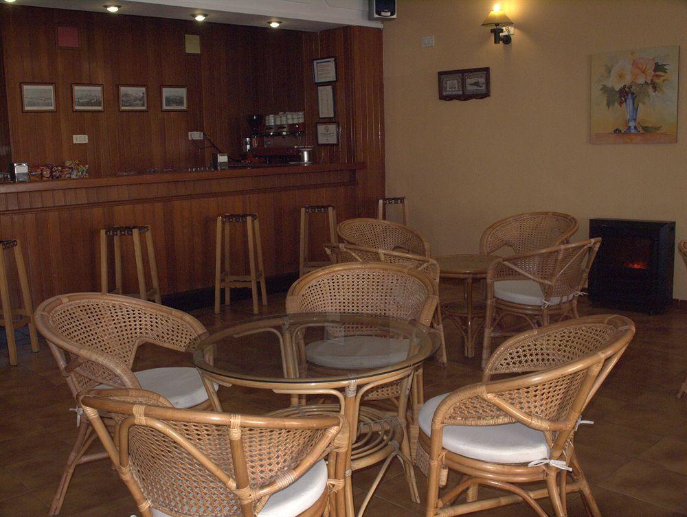 Hotel Tres Jotas Conil Conil De La Frontera Dış mekan fotoğraf