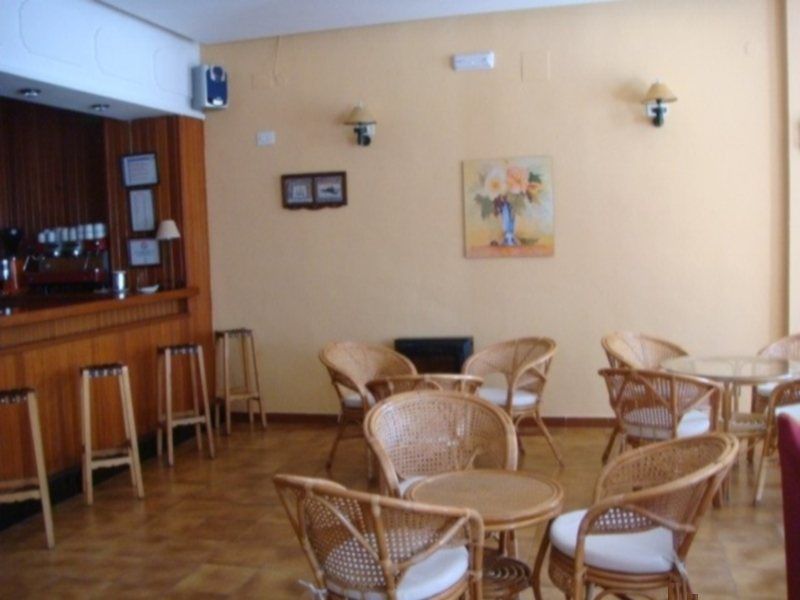 Hotel Tres Jotas Conil Conil De La Frontera Dış mekan fotoğraf