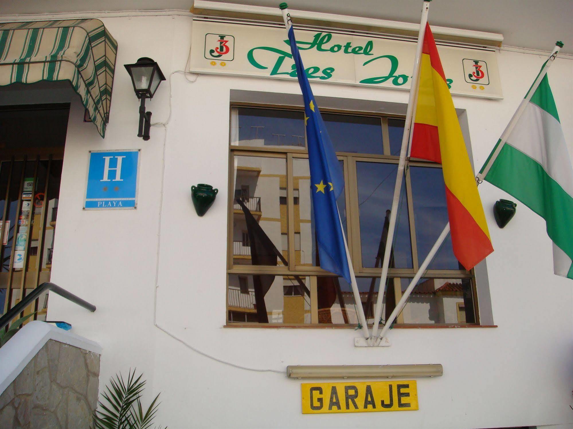 Hotel Tres Jotas Conil Conil De La Frontera Dış mekan fotoğraf