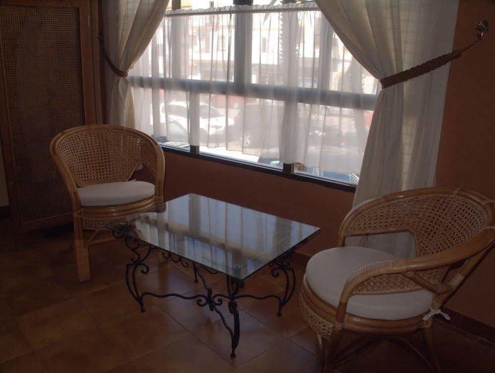 Hotel Tres Jotas Conil Conil De La Frontera Dış mekan fotoğraf