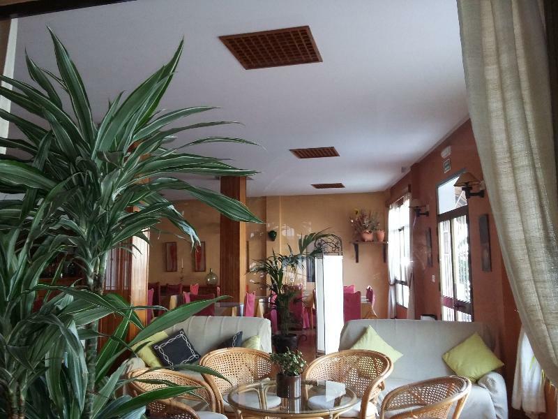 Hotel Tres Jotas Conil Conil De La Frontera Dış mekan fotoğraf